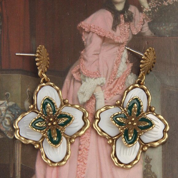 NEW Baroque Style Gold & Enamel Quatrefoil Drop Earrings - Picture 3 of 6